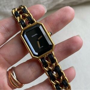 CHANEL
Chanel Première size M in gold plated Circa